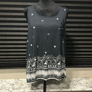Volcom Women’s Black & White Print Pocket Front Super Soft Tank‎ Top Large